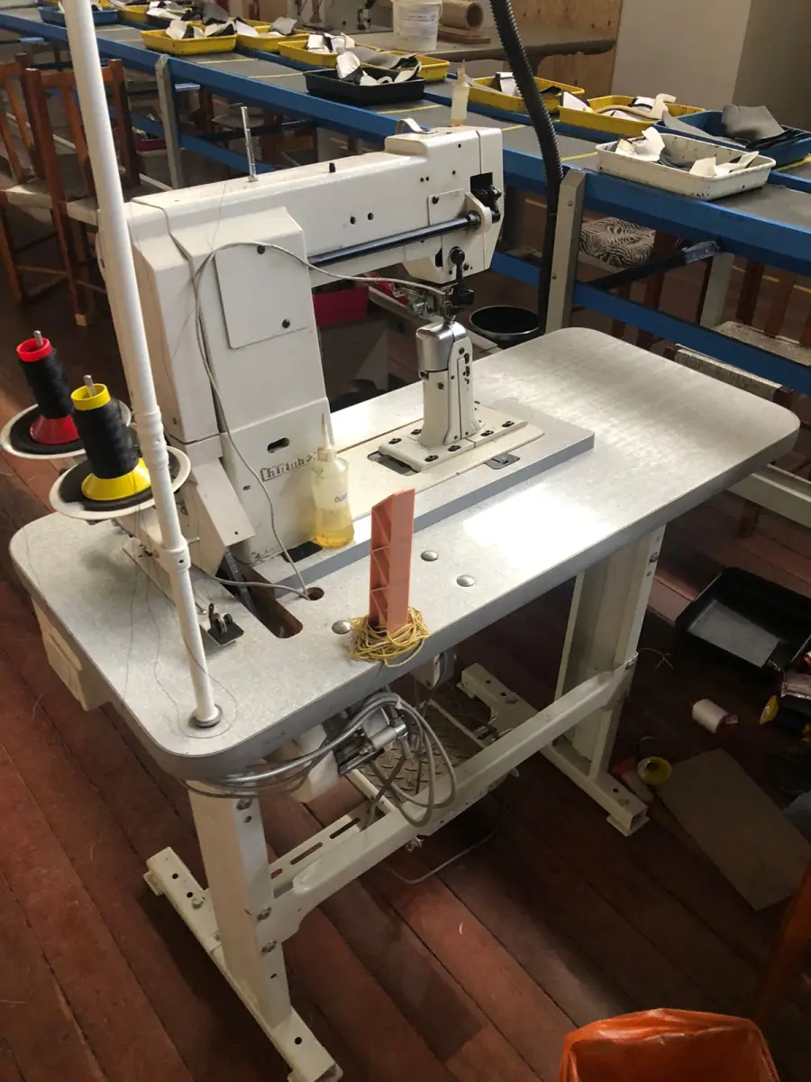 LOTE 158 - Máquina de costura