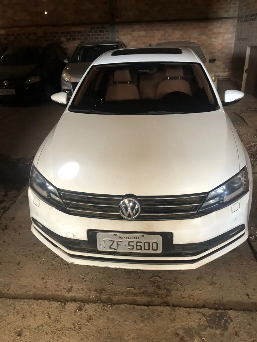 LOTE 001 - Veículo VW Volkswagen Jetta Highline 2.0 TSI 16v 4p Tiptronic, fabricação/modelo 2017/2017 (sem chave)