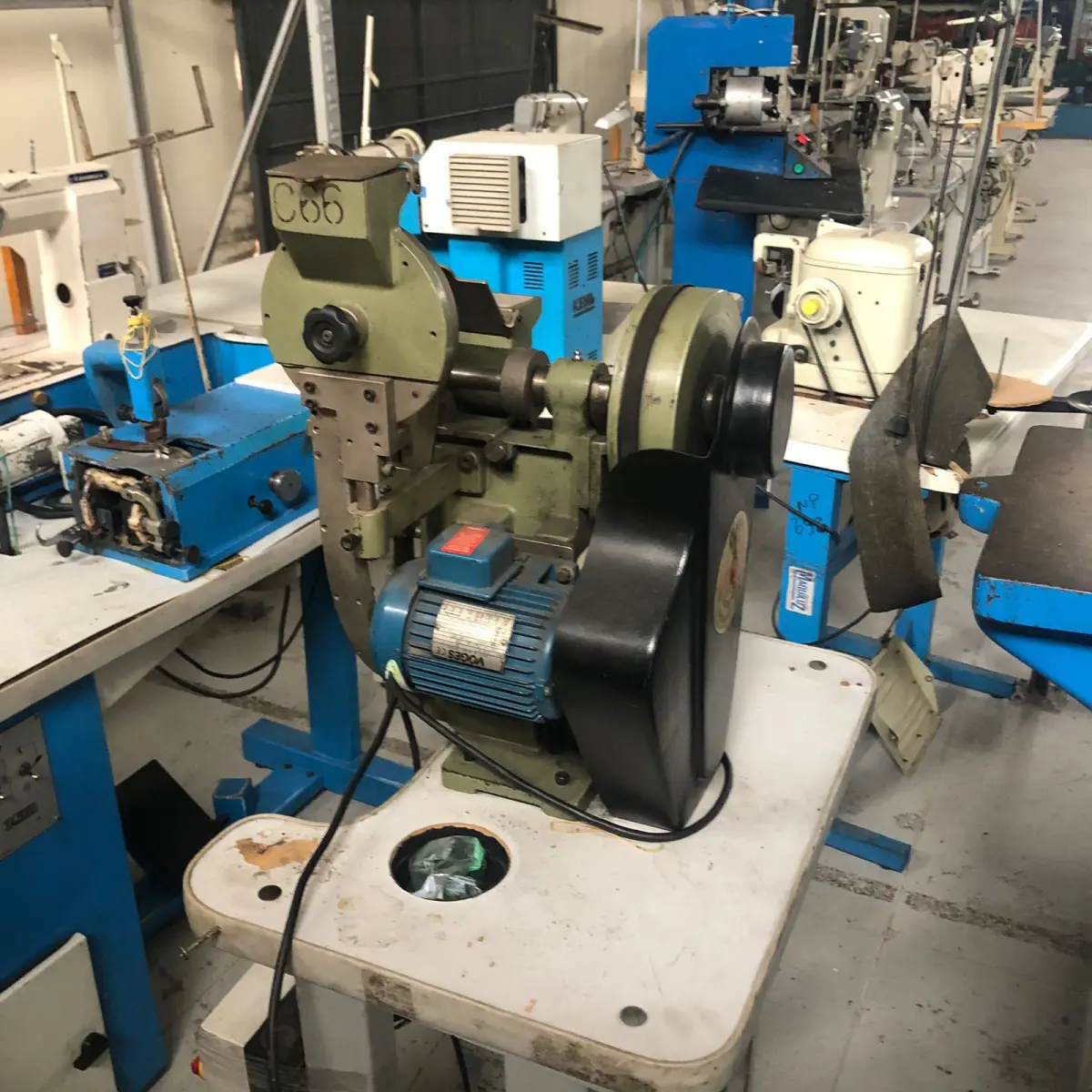 LOTE 116 - maquina de colocar ilhos