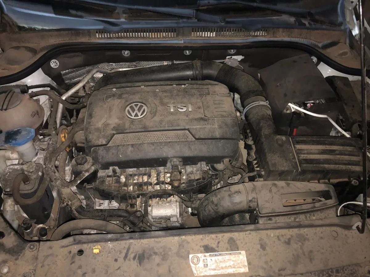 LOTE 001 - Veículo VW Volkswagen Jetta Highline 2.0 TSI 16v 4p Tiptronic, fabricação/modelo 2017/2017 (sem chave)