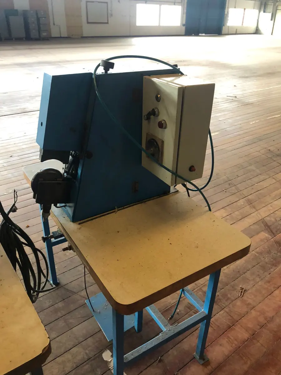 LOTE 217 - Máquina de passar fita