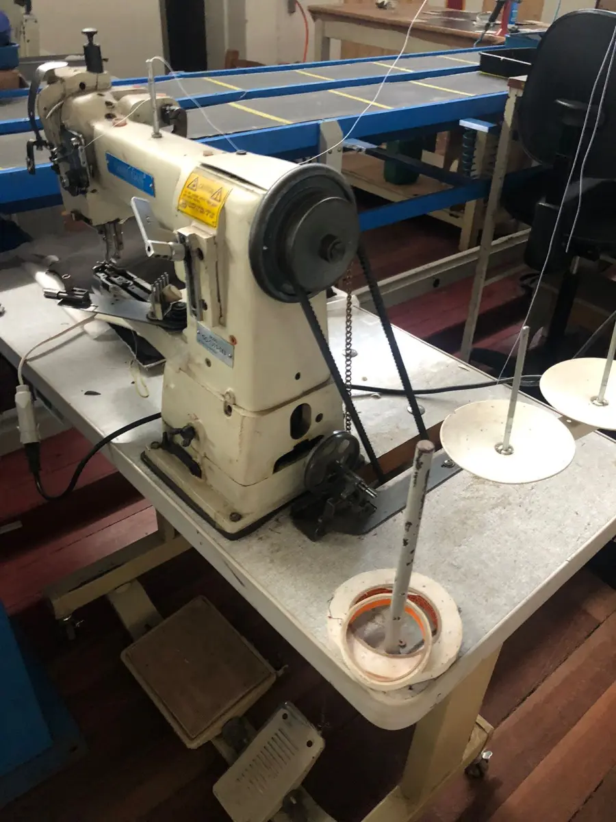 LOTE 167 - Máquina costura debrum