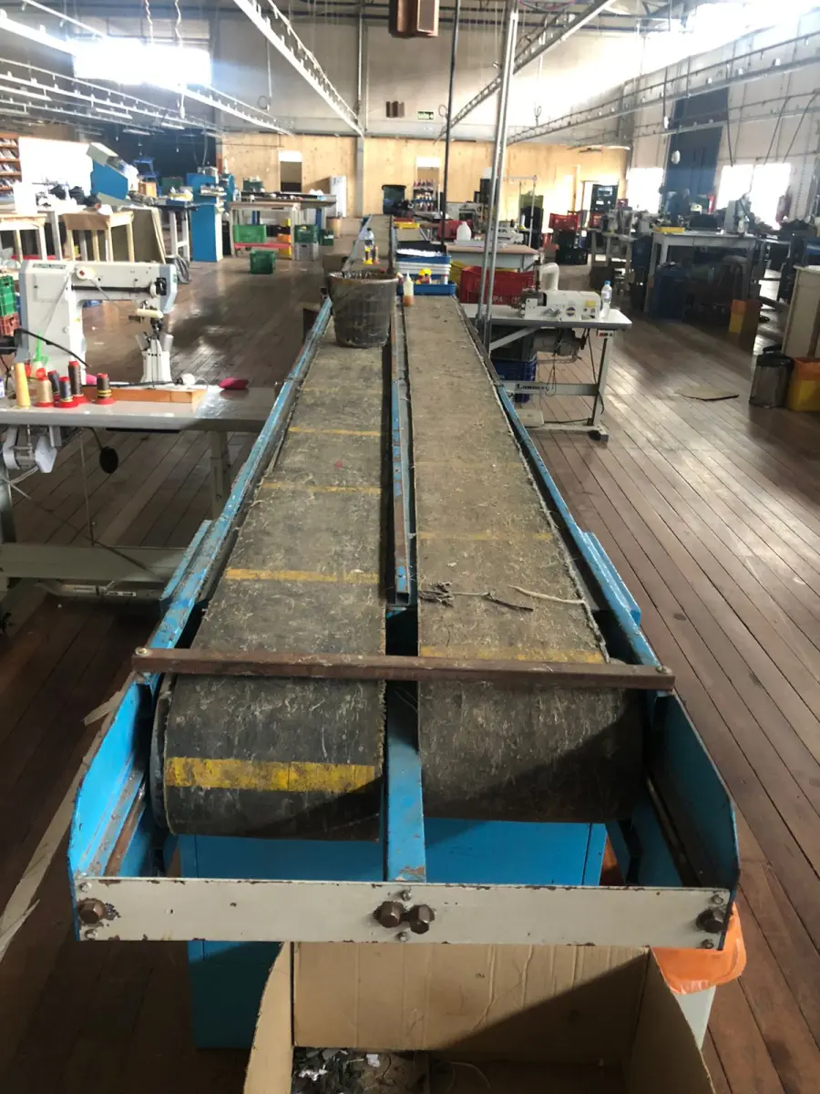 LOTE 186 - Esteira com cabeceiras