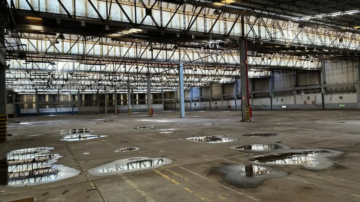 LOTE 000 - imóvel localizado na Av. Antônio Frederico Ozanan nº 1060, B. Brigadeira, em Canoas, c/área do terreno de 30.015,00 m² e áreas construídas de aprox. 11.610,00m²