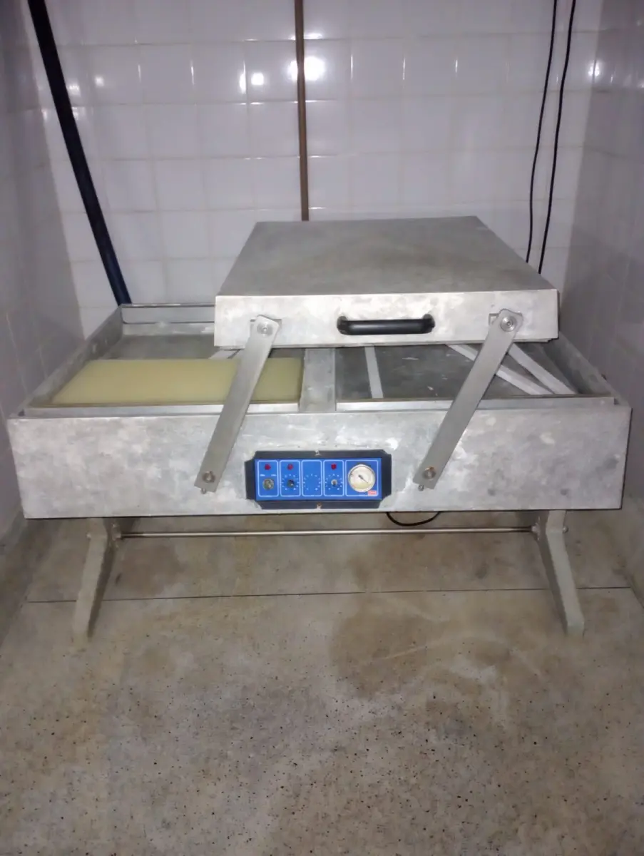 LOTE 000 - máquina seladora Dupla Vac marca Selovac