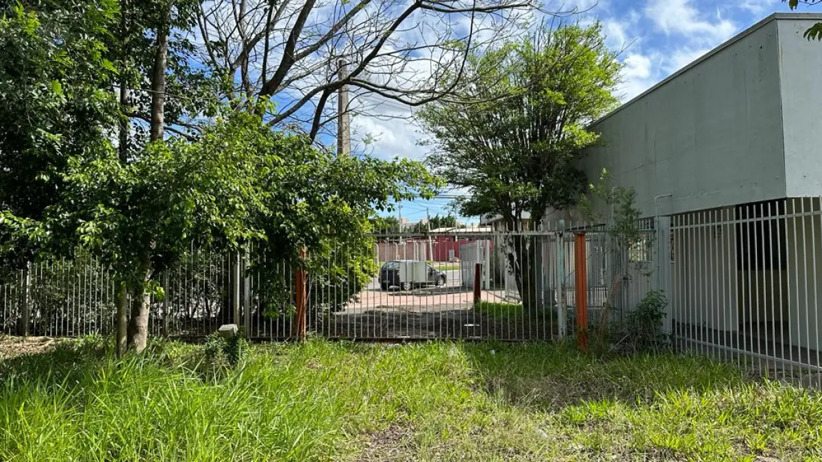 LOTE 000 - imóvel localizado na Av. Antônio Frederico Ozanan nº 1060, B. Brigadeira, em Canoas, c/área do terreno de 30.015,00 m² e áreas construídas de aprox. 11.610,00m²