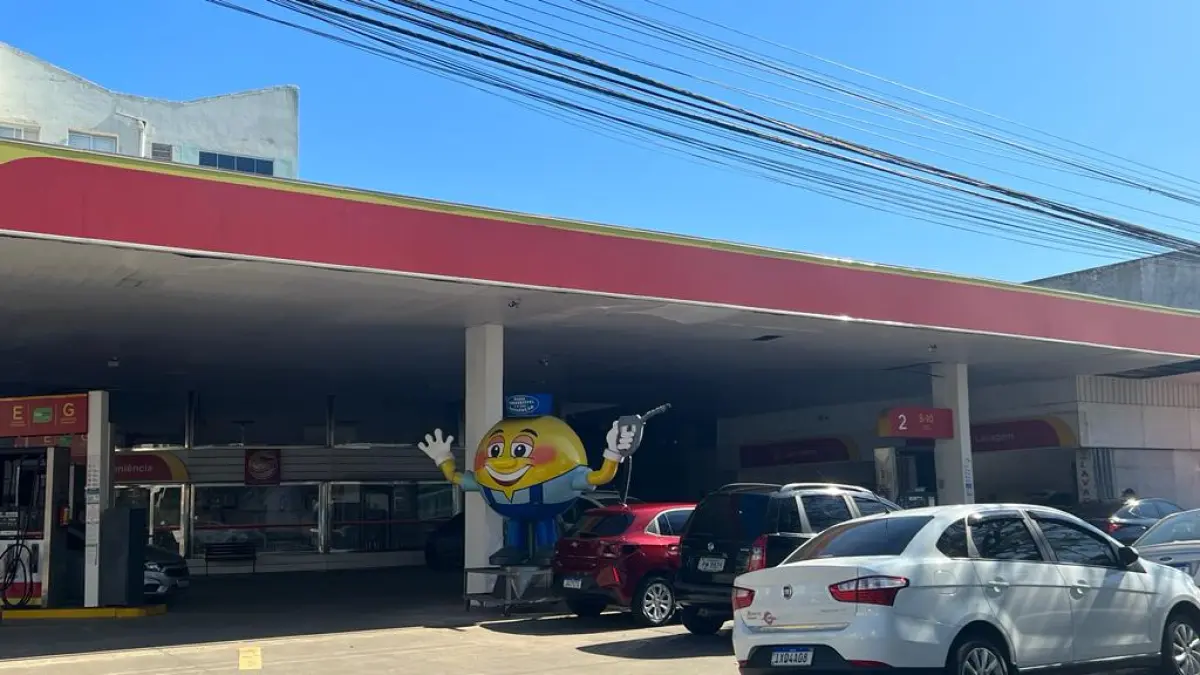 LOTE 002 - O imóvel, com área de 1.281,01m2, na Av. São Pedro nº 1000, de esquina com a Av. Pará Juntamente com o imóvel estará o Fundo de Comércio