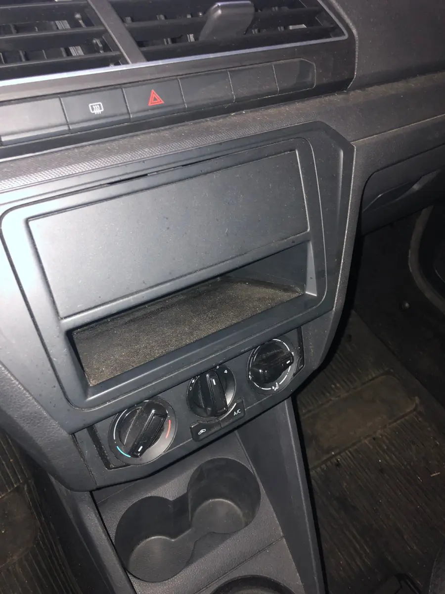 LOTE 001 - Volkswagen/Gol Trendline 1.0 T. Flex 12V 5p, ano/mod 2017/2018, placas IXZ 2153