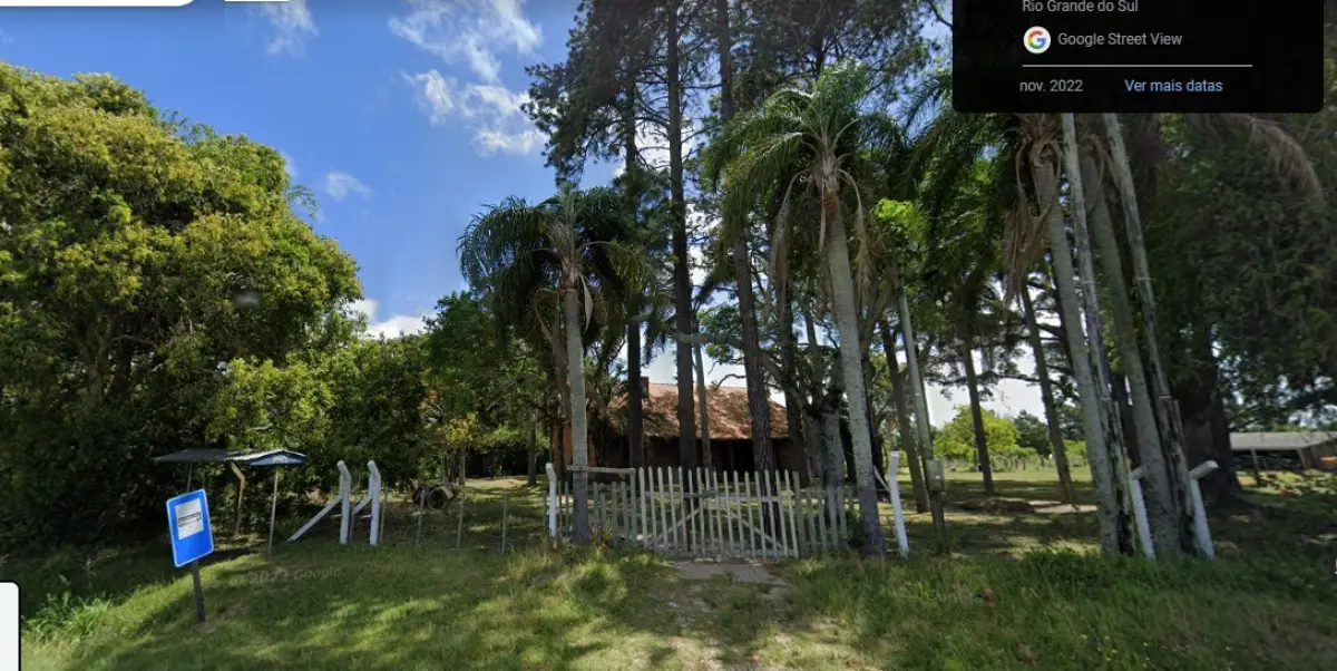 LOTE 000 - Uma fração de campo c/ár. de 3,7139ha, sitio de lazer, c/um prédio de alvenaria e demais benfeitorias