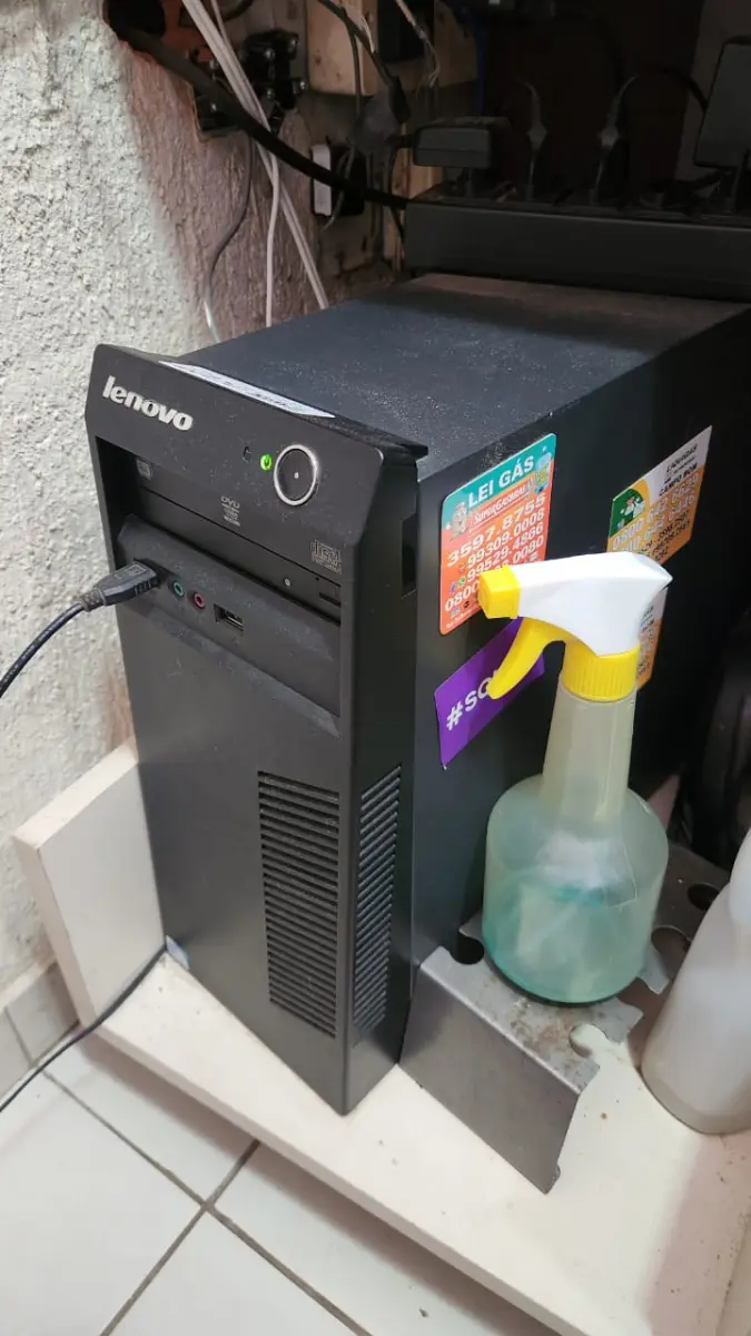 LOTE 132 - COMPUTADOR LENOVO