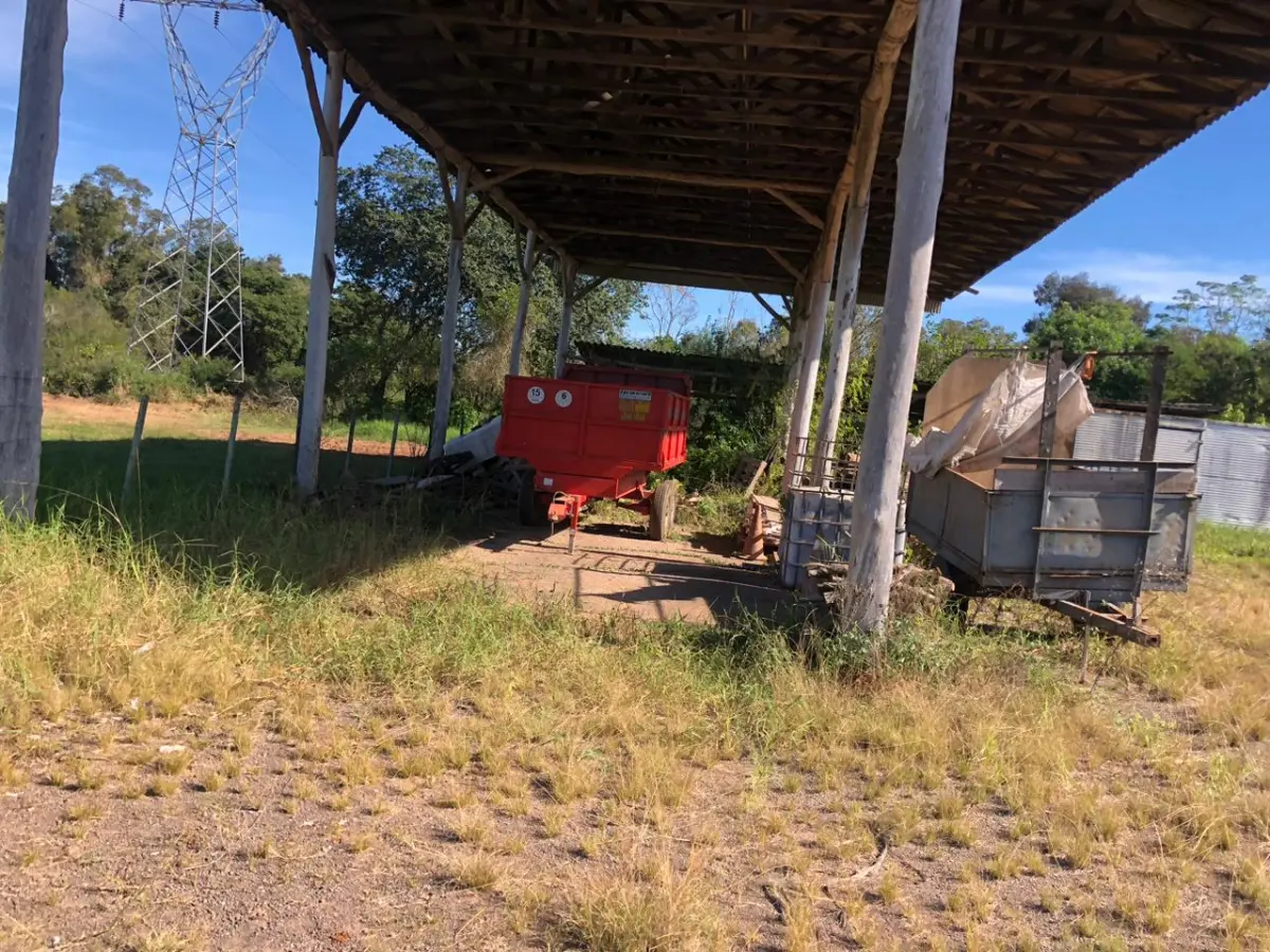 LOTE 062 - REBOQUE P/ TRATOR VERMELHO