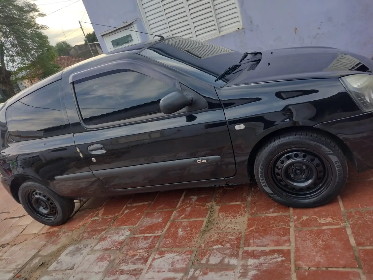 LOTE 000 - Renault Clio, fabricação/modelo 2010/2011