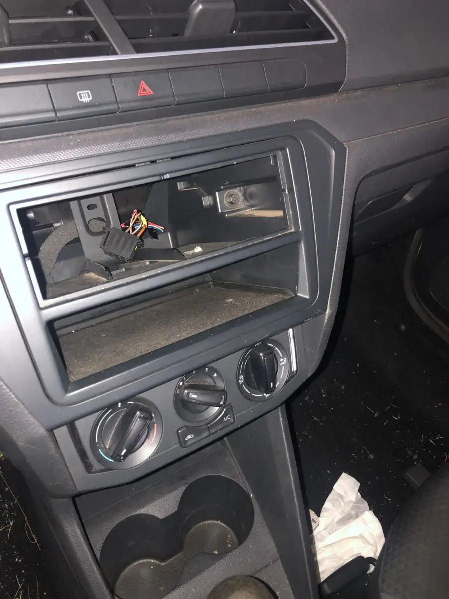 LOTE 002 - Volkswagen/Gol Trendline 1.0 T. Flex 12V 5p, ano/mod 2017/2018, placas IXZ 2349