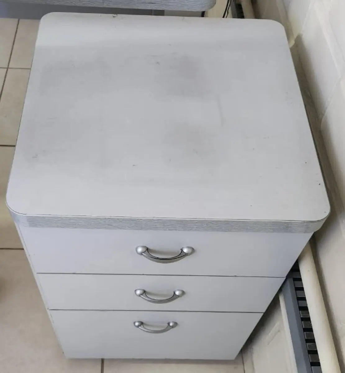 LOTE 163 - 5 GAVETEIRO C/ 3 GAVETAS, CINZA