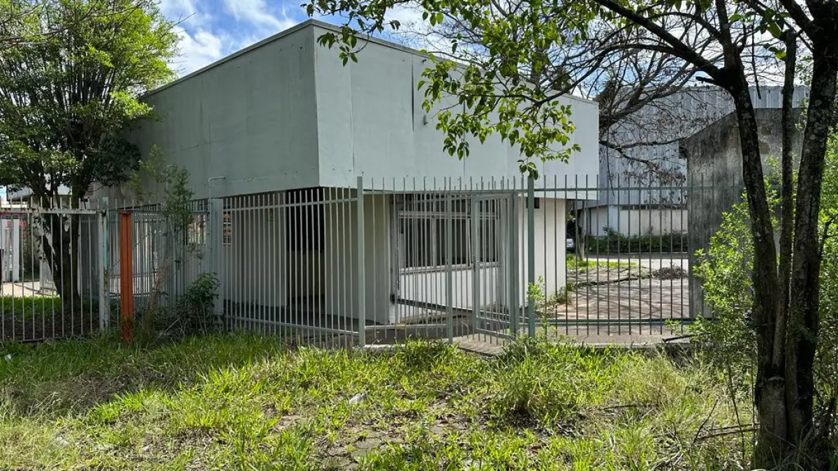 LOTE 000 - imóvel localizado na Av. Antônio Frederico Ozanan nº 1060, B. Brigadeira, em Canoas, c/área do terreno de 30.015,00 m² e áreas construídas de aprox. 11.610,00m²