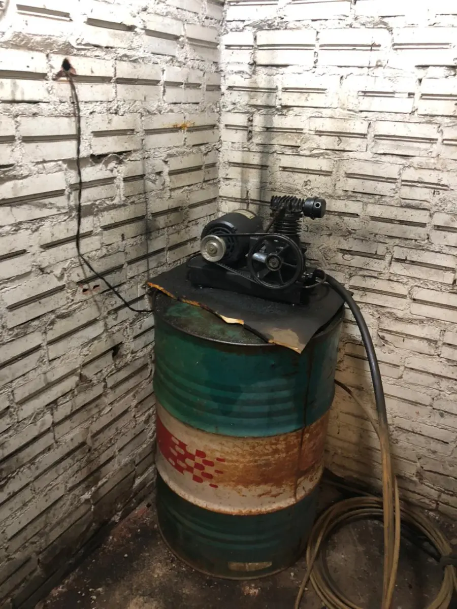 LOTE 087 - BOMBA P/ ÓLEO E TAMBOR