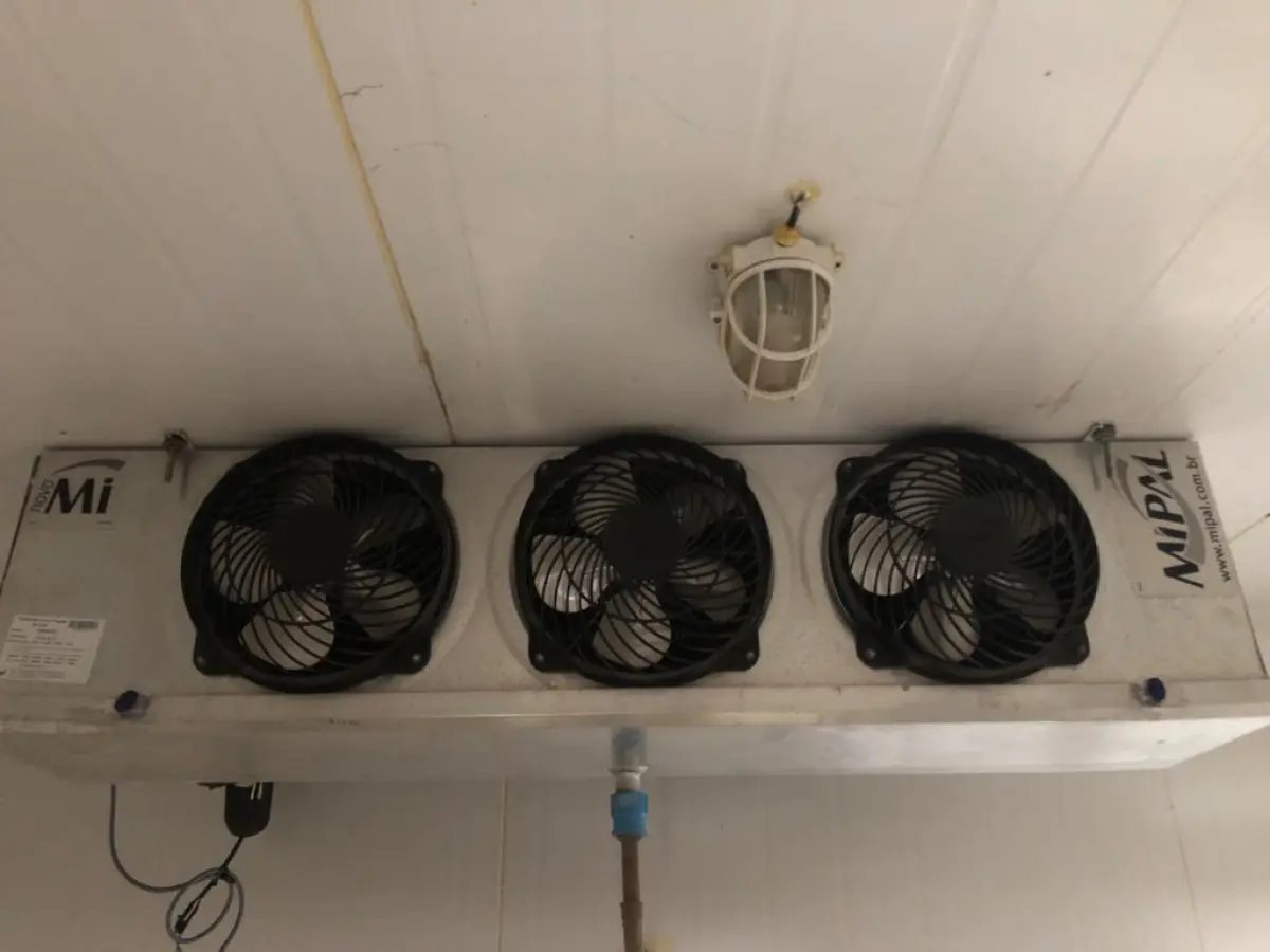 LOTE 246 - CÂMARA FRIA EOS, APROXIMADAMENTE 12m², COM EVAPORADOR MIPAL MI