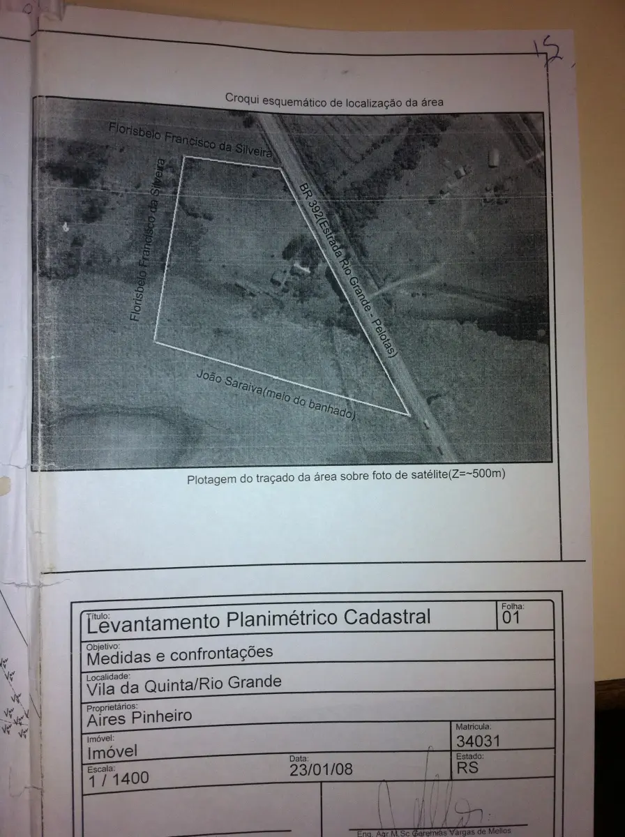 LOTE 000 - Uma fração de campo c/ár. de 3,7139ha, sitio de lazer, c/um prédio de alvenaria e demais benfeitorias
