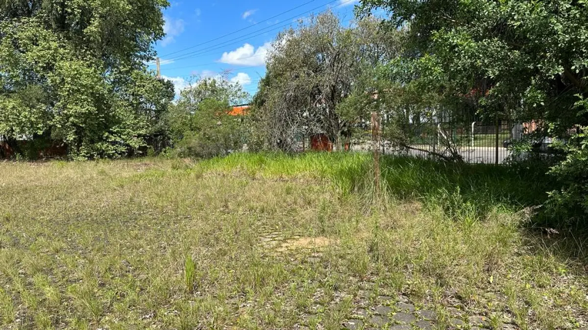 LOTE 000 - imóvel localizado na Av. Antônio Frederico Ozanan nº 1060, B. Brigadeira, em Canoas, c/área do terreno de 30.015,00 m² e áreas construídas de aprox. 11.610,00m²