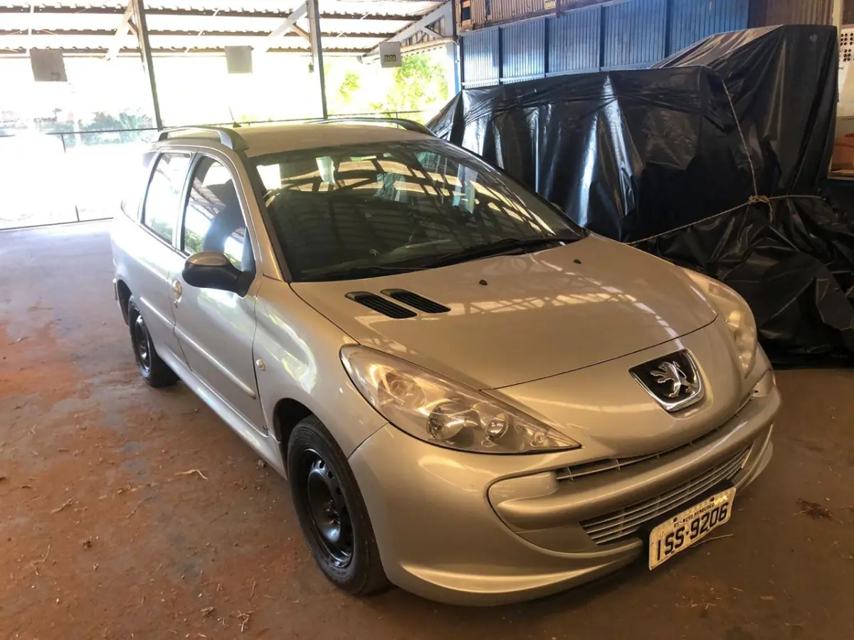 LOTE 033 - "VEÍCULO PEUGEOT, 207 SW XR, ANO 2011/2012, COR PRATA, PLACAS ISS9206