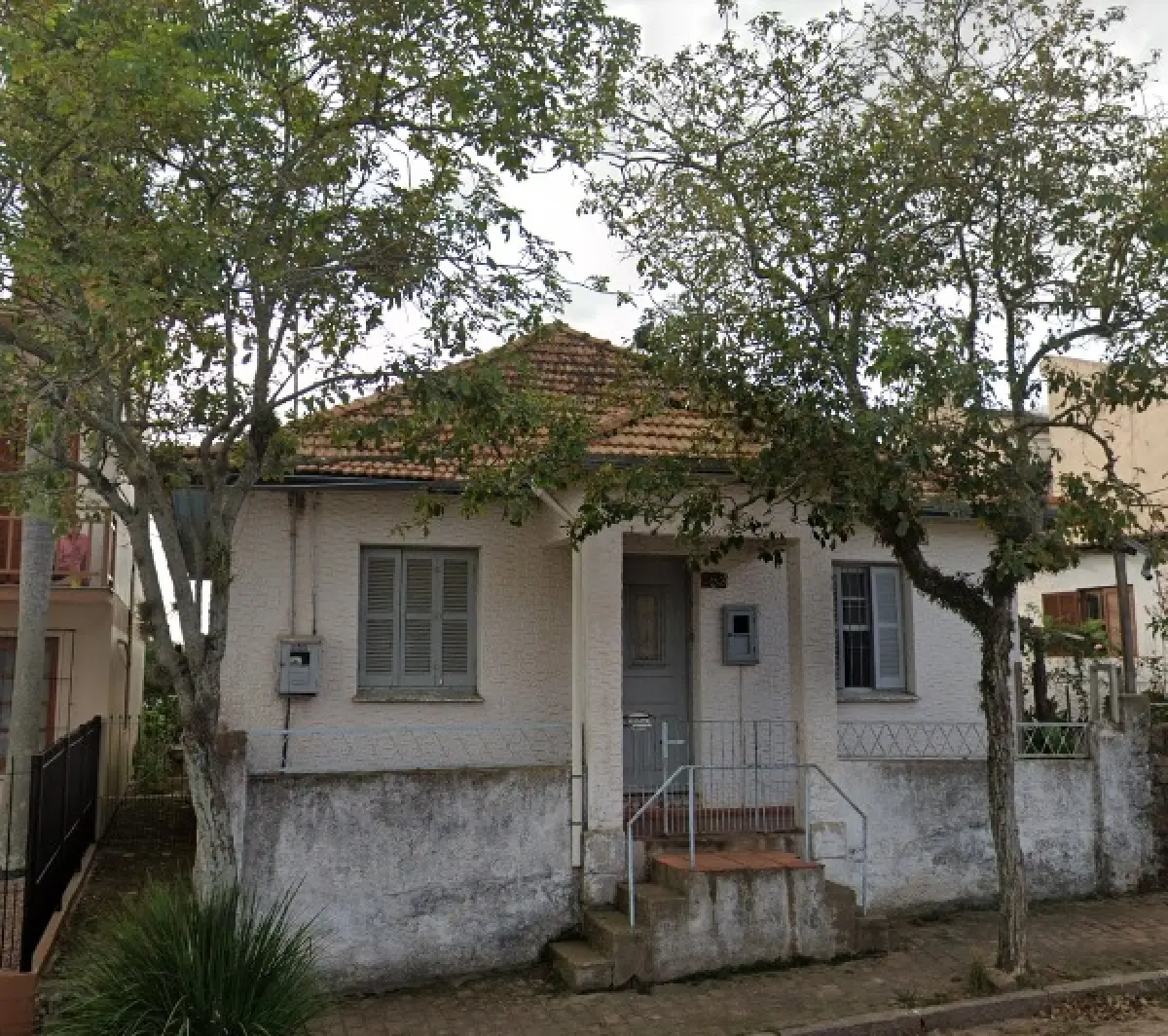 LOTE 000 - fração de 50% sobre o imóvel na Rua Carlos Kruger nº 253, em Camaquã/RS