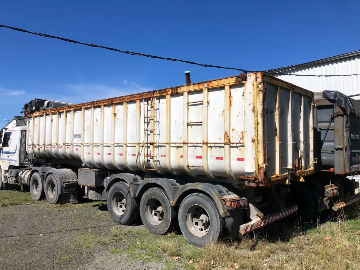 LOTE 006 - SEMI-REBOQUE/RANDON BASCULANTE – 3 Eixos, fabricação/modelo 1999/2000