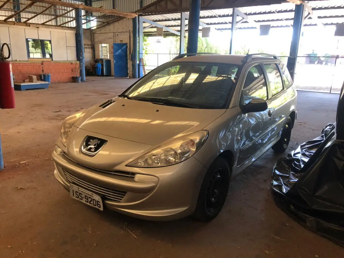 LOTE 033 - "VEÍCULO PEUGEOT, 207 SW XR, ANO 2011/2012, COR PRATA, PLACAS ISS9206