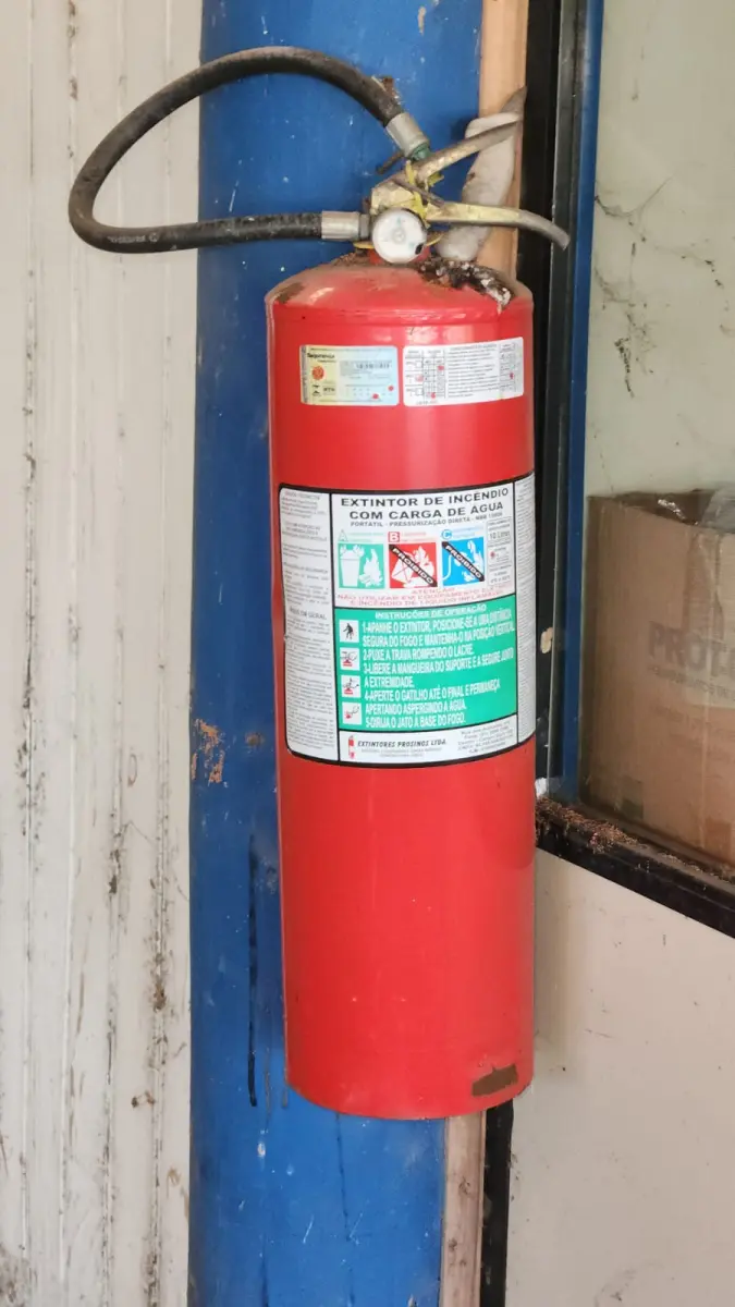 LOTE 053 - 4 EXTINTORES