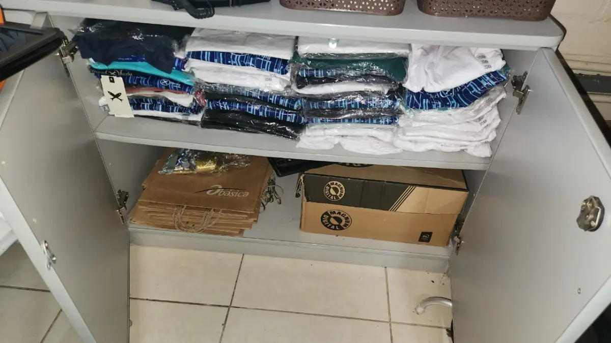 LOTE 176 - LOTE DE ROUPAS