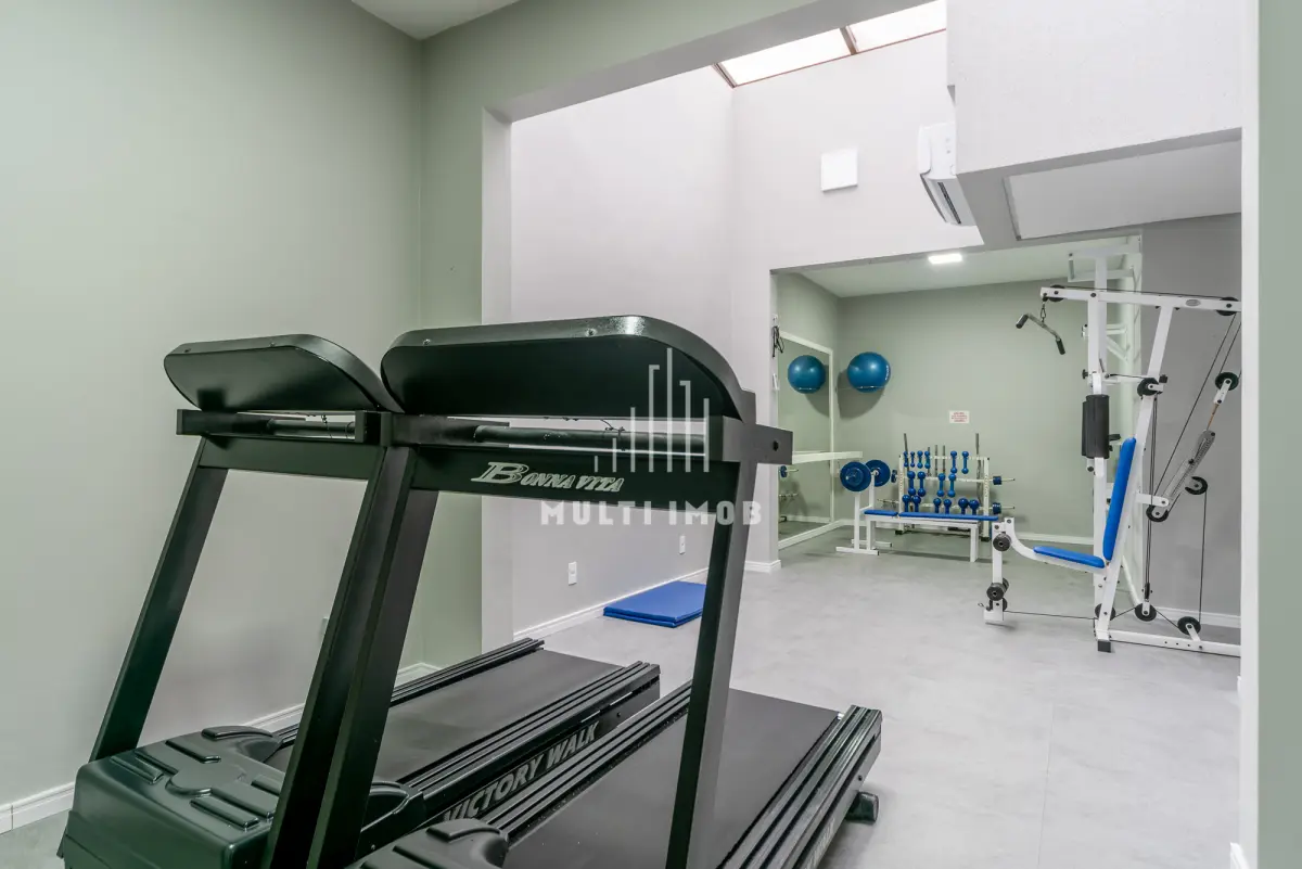 LOTE 000 - O apartamento nº 601 no Ed. Maison Paris, na Rua Pedro Ivo nº 532. O espaço de estacionamento coberto nº 01. O espaço de estacionamento coberto nº 02