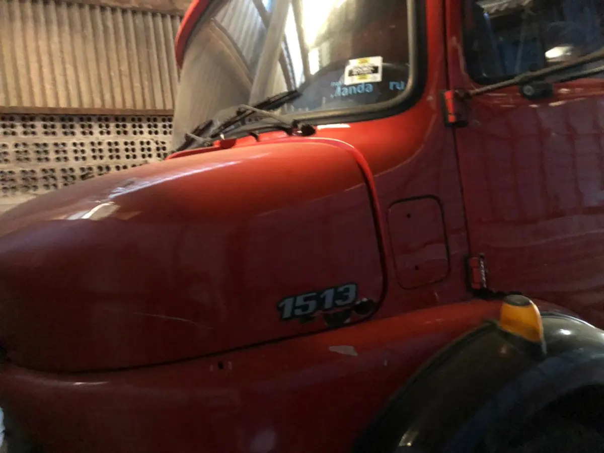 LOTE 065 - CAMINHÃO MERCEDES BENZ 1513 TOCO, VERMELHO, PLACA IHS-7945