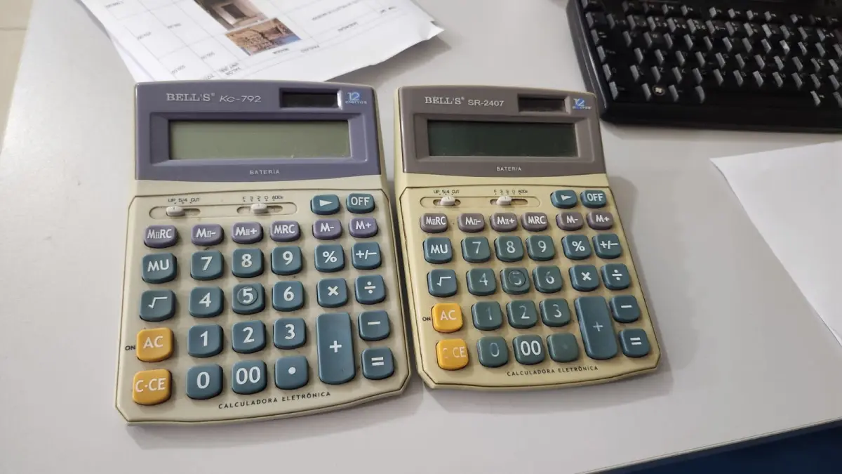 LOTE 134 - 9 CALCULADORAS DE MESA