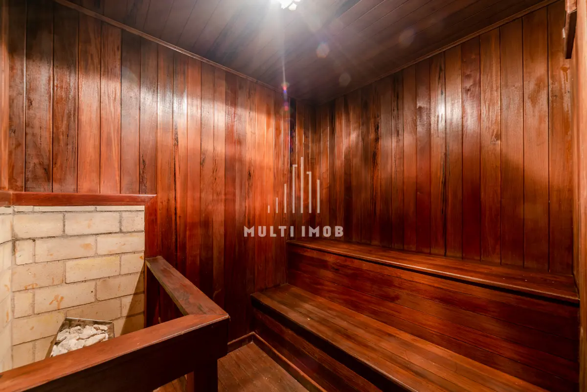 LOTE 000 - O apartamento nº 601 no Ed. Maison Paris, na Rua Pedro Ivo nº 532. O espaço de estacionamento coberto nº 01. O espaço de estacionamento coberto nº 02