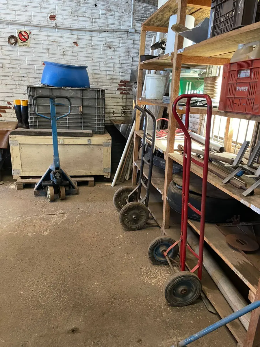 LOTE 094 - 3 CARRINHOS DE CARGA, 1 E 2 RODAS