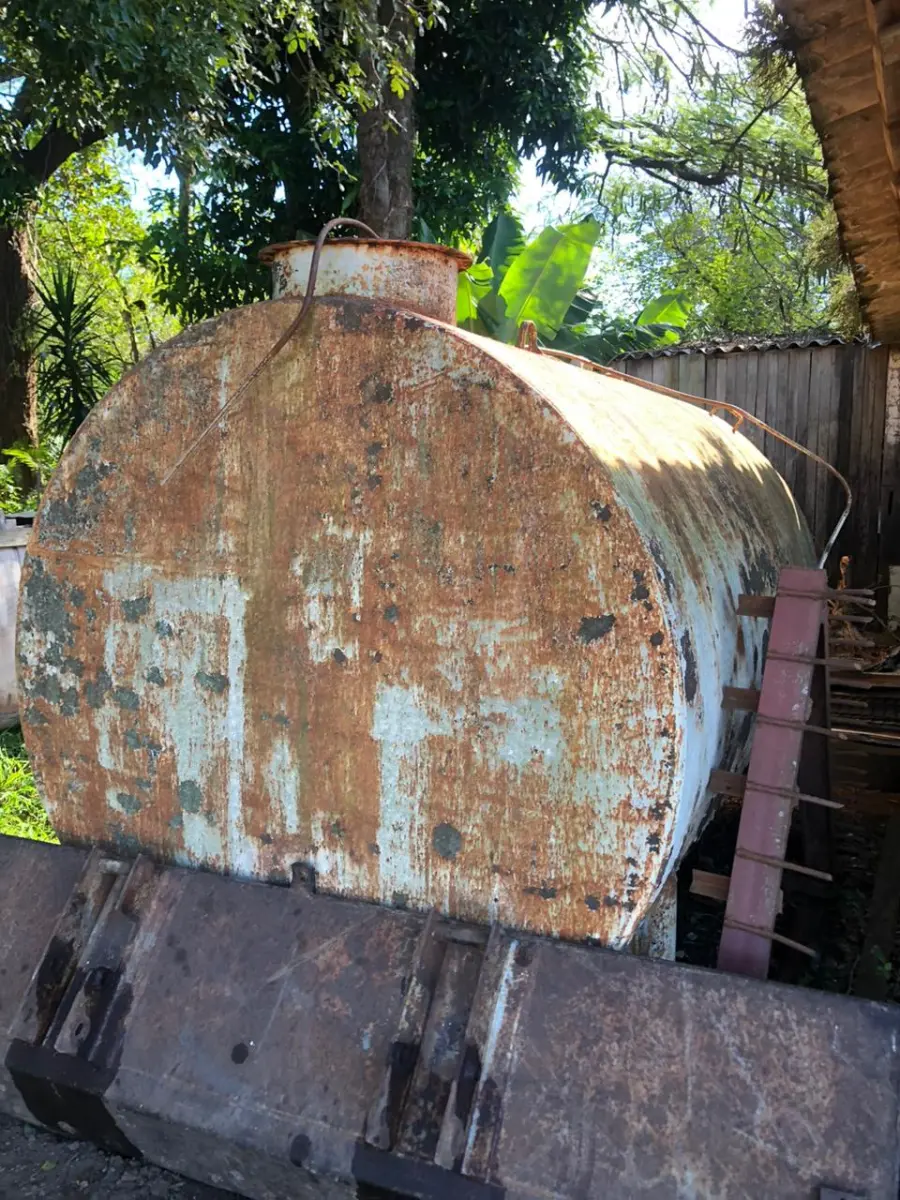 LOTE 090 - TANQUE PARA ÓLEO