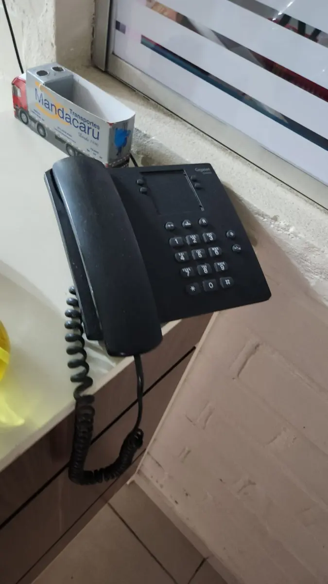 LOTE 108 - LOTE DE TELEFONES: 8 COM FIO E 4 SEM FIO