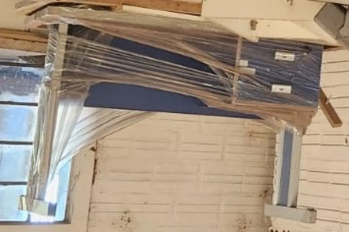 LOTE 041 - MESA DE ESCRITÓRIO, C/ 2 GAVETAS, AZUL