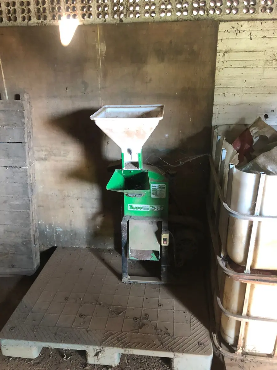 LOTE 068 - PICADOR DE RAÇÃO, TRAPP, TRF 300