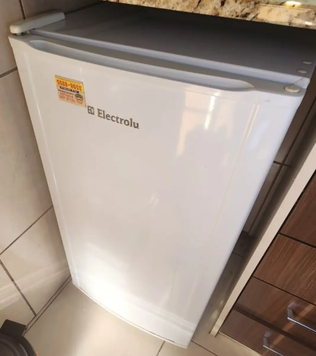 LOTE 116 - FRIGOBAR, ELECTROLUX