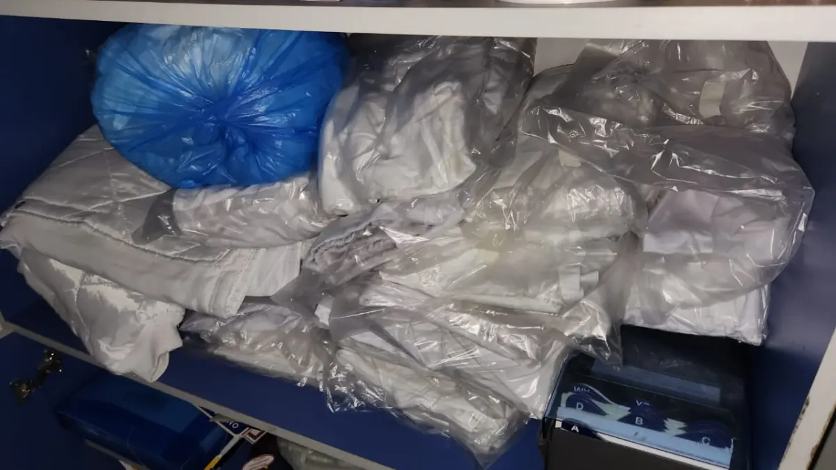 LOTE 223 - LOTE DE UNIFORMES AÇOUGUEIRO