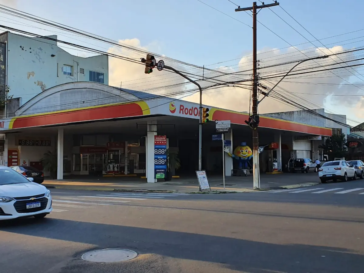 LOTE 002 - O imóvel, com área de 1.281,01m2, na Av. São Pedro nº 1000, de esquina com a Av. Pará Juntamente com o imóvel estará o Fundo de Comércio