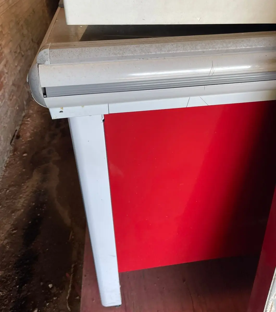 LOTE 042 - BALCÃO CHECK OUT CAIXA P/ MERCADO