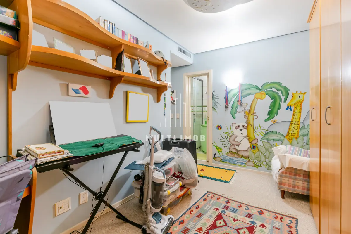 LOTE 000 - O apartamento nº 601 no Ed. Maison Paris, na Rua Pedro Ivo nº 532. O espaço de estacionamento coberto nº 01. O espaço de estacionamento coberto nº 02