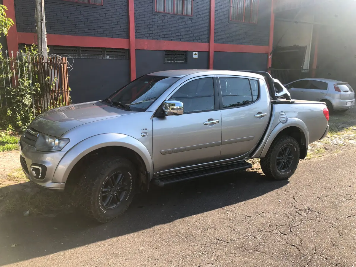 LOTE 000 - MMC L200 TRITON HPE D