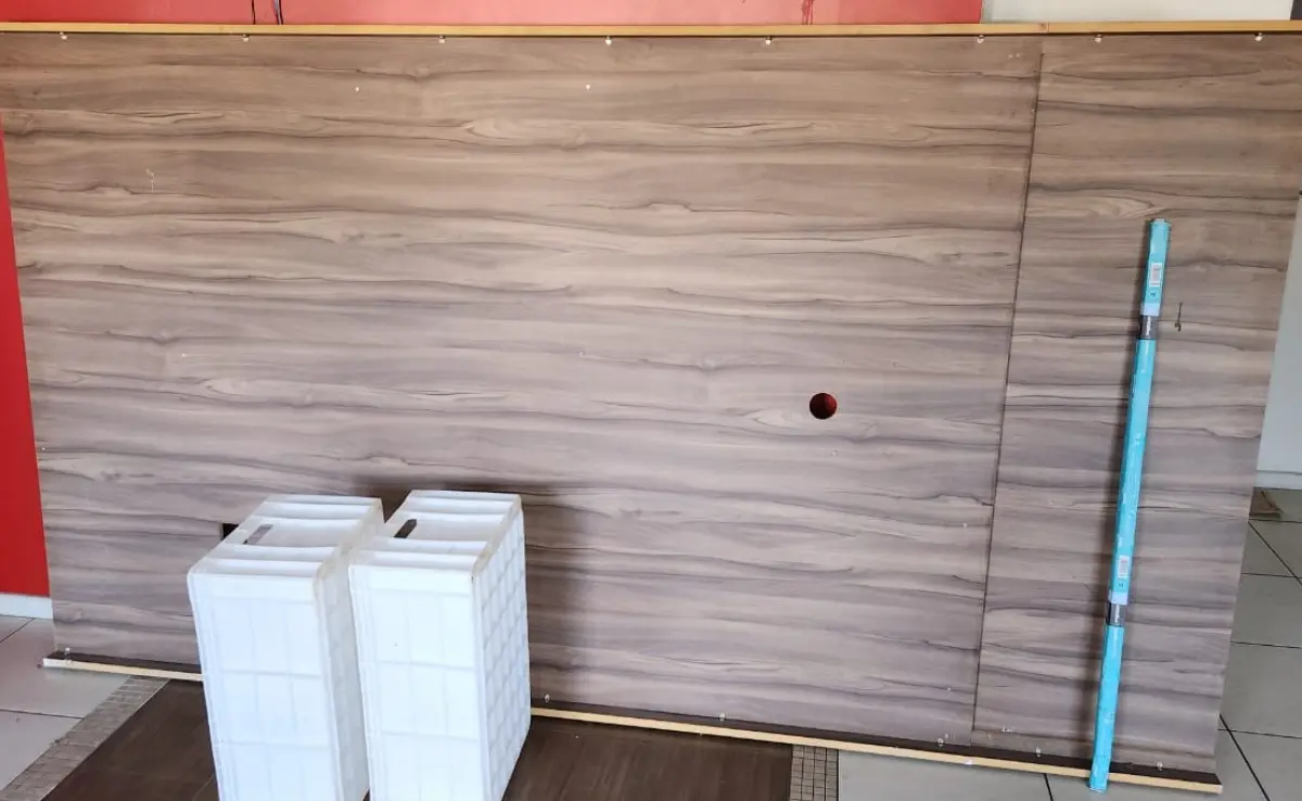 LOTE 218 - PAINEL MDF, MARROM