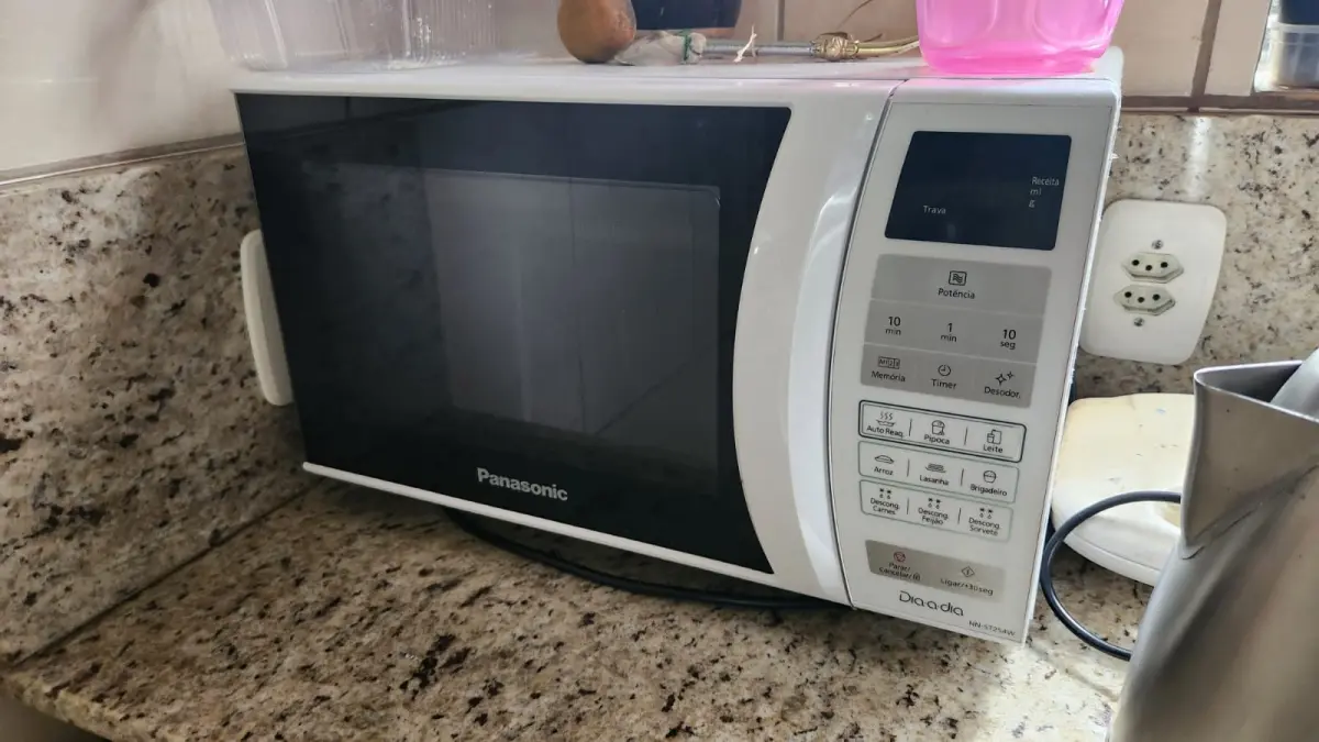 LOTE 157 - MICROONDAS PANASONIC