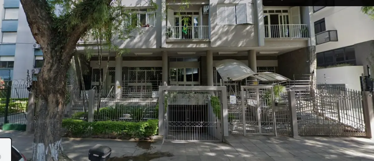 LOTE 000 - A fração de 50% sobre a garagem sem número do edifício que recebeu o nº 106 da Rua Laurindo, com a área real privativa de 288,54m2, real total de 321,04m2