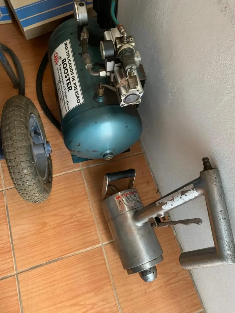 LOTE 002 - Um multiplicador de pressão Zana(Booster)