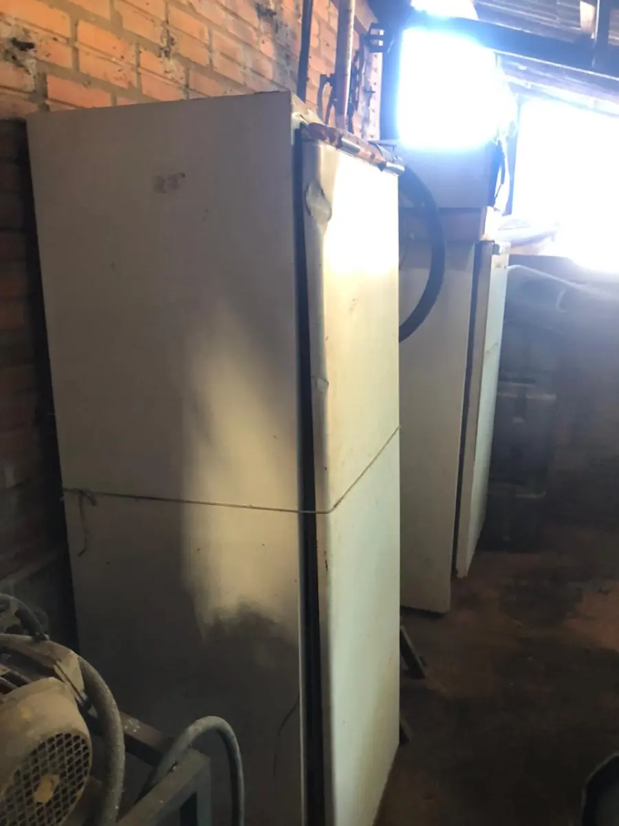 LOTE 079 - 2 GELADEIRAS EM MAU ESTADO