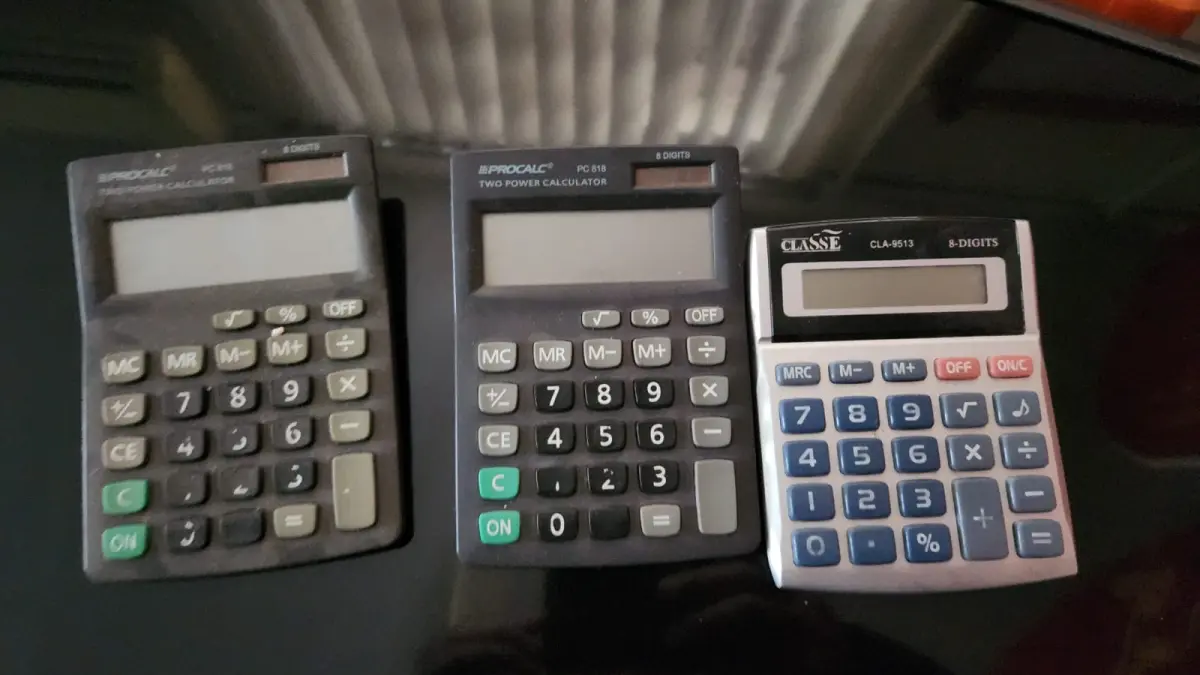 LOTE 134 - 9 CALCULADORAS DE MESA